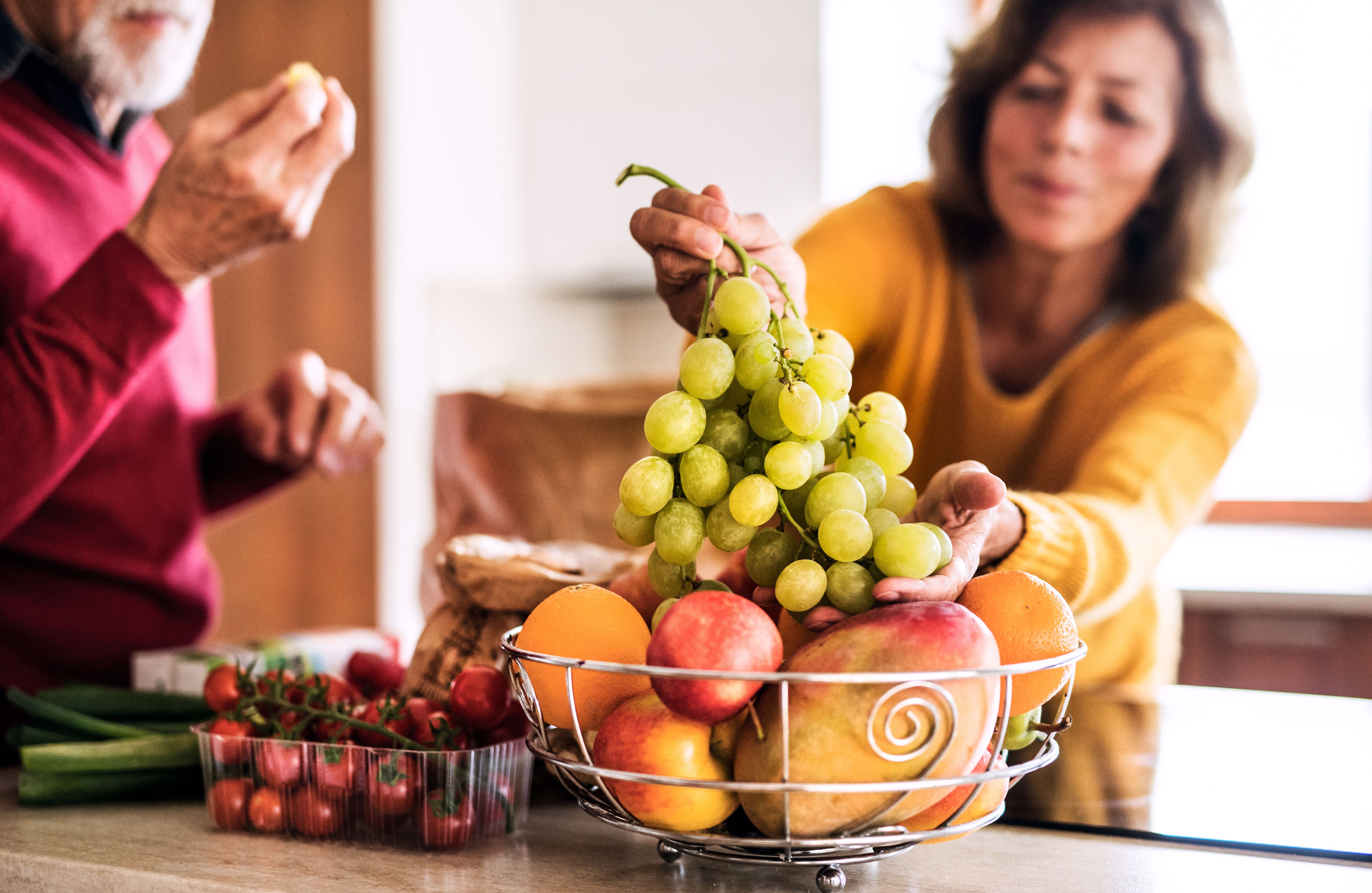 ¡Cuidado en Nochevieja! Alertan del peligro de comer uvas para los mayores de 65 años. Foto: Bigstock