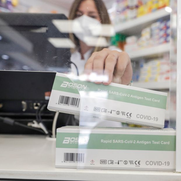 El precio de los test de antígenos varía hasta un 102% en la sexta ola, según FACUA. Foto: Europa Press