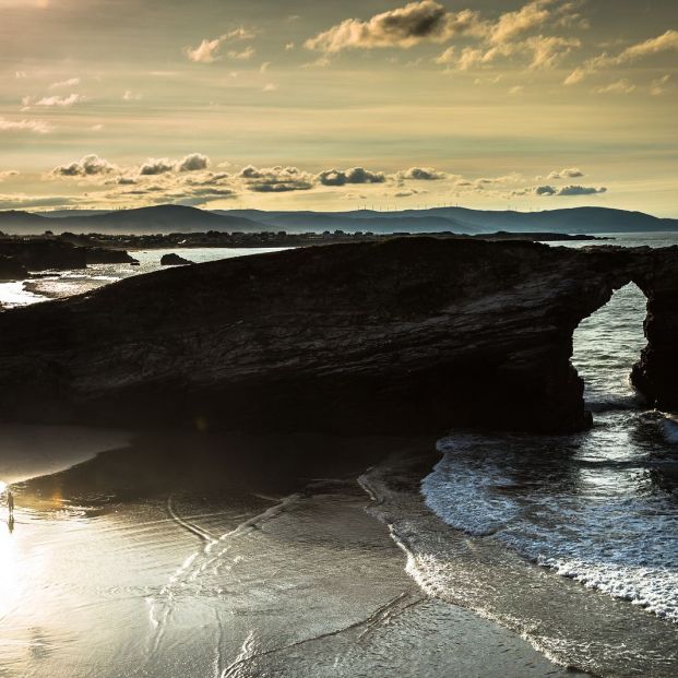 Los mejores atardeceres de España Playa de las Catedrales (Bigstock)