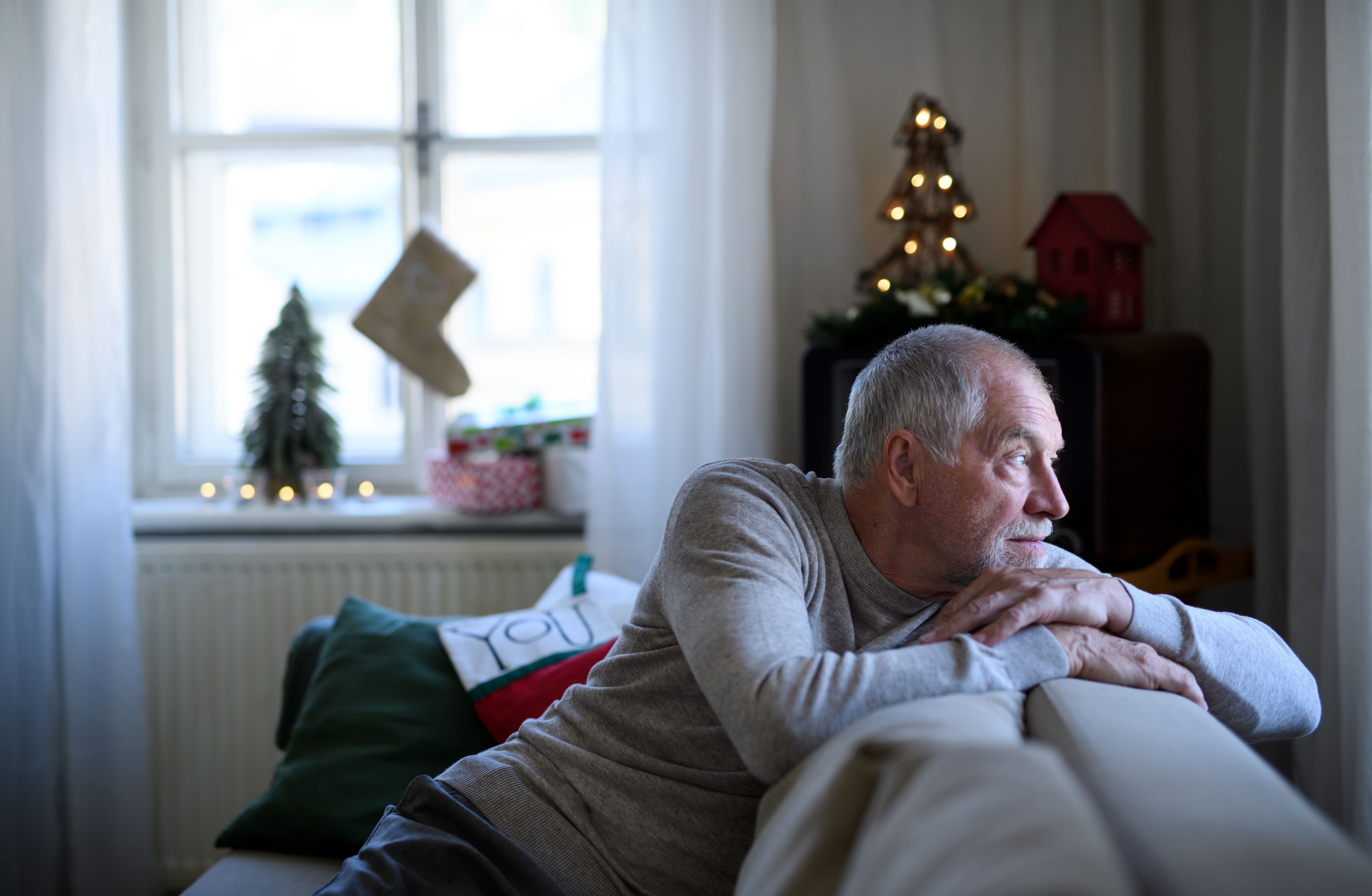 “Contigo en Navidad”, la iniciativa que ofrece acompañamiento a las personas mayores que viven solas. Foto: Bigstock