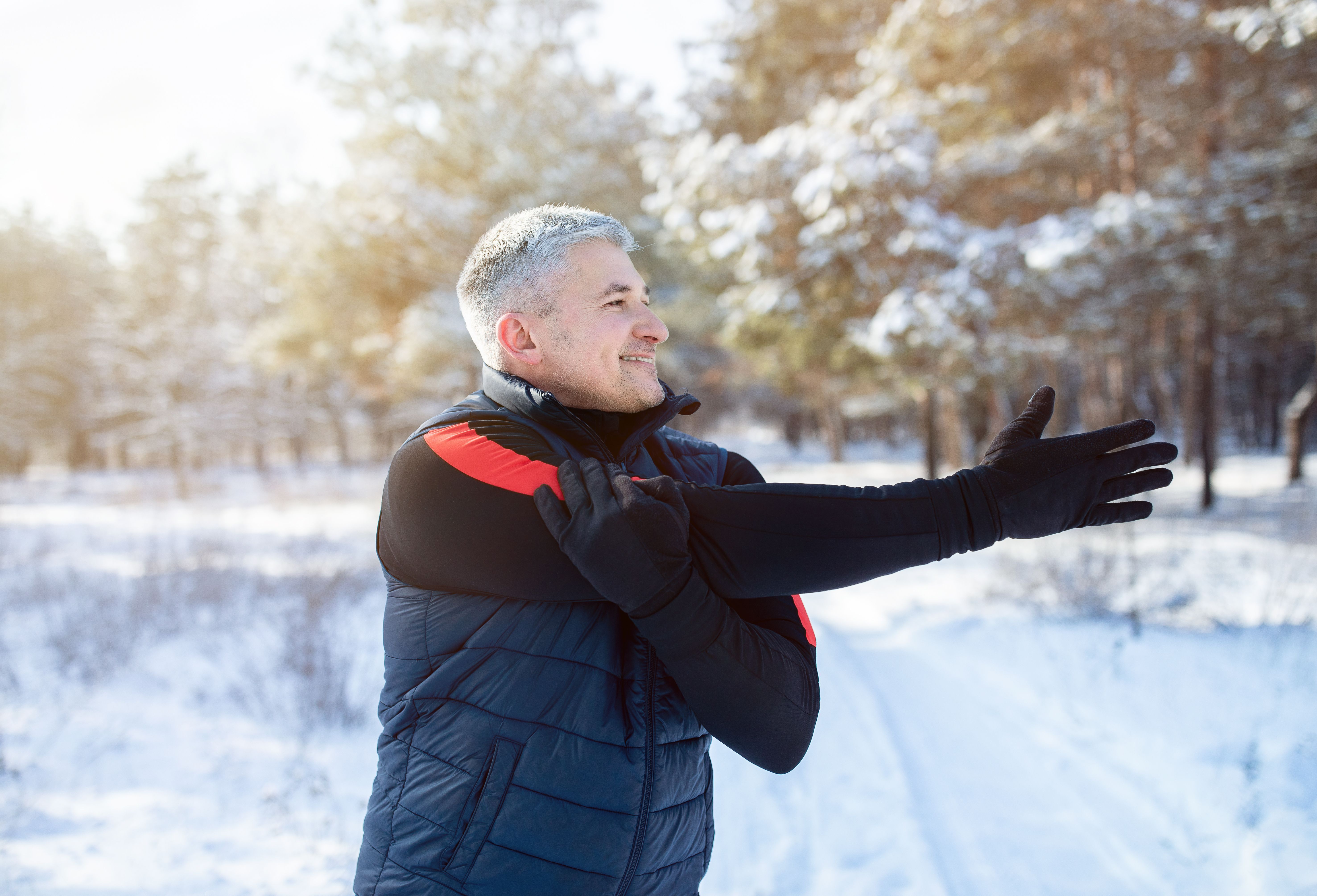 Consejos para realizar ejercicio al aire libre en invierno de forma segura. Foto: Bigstock