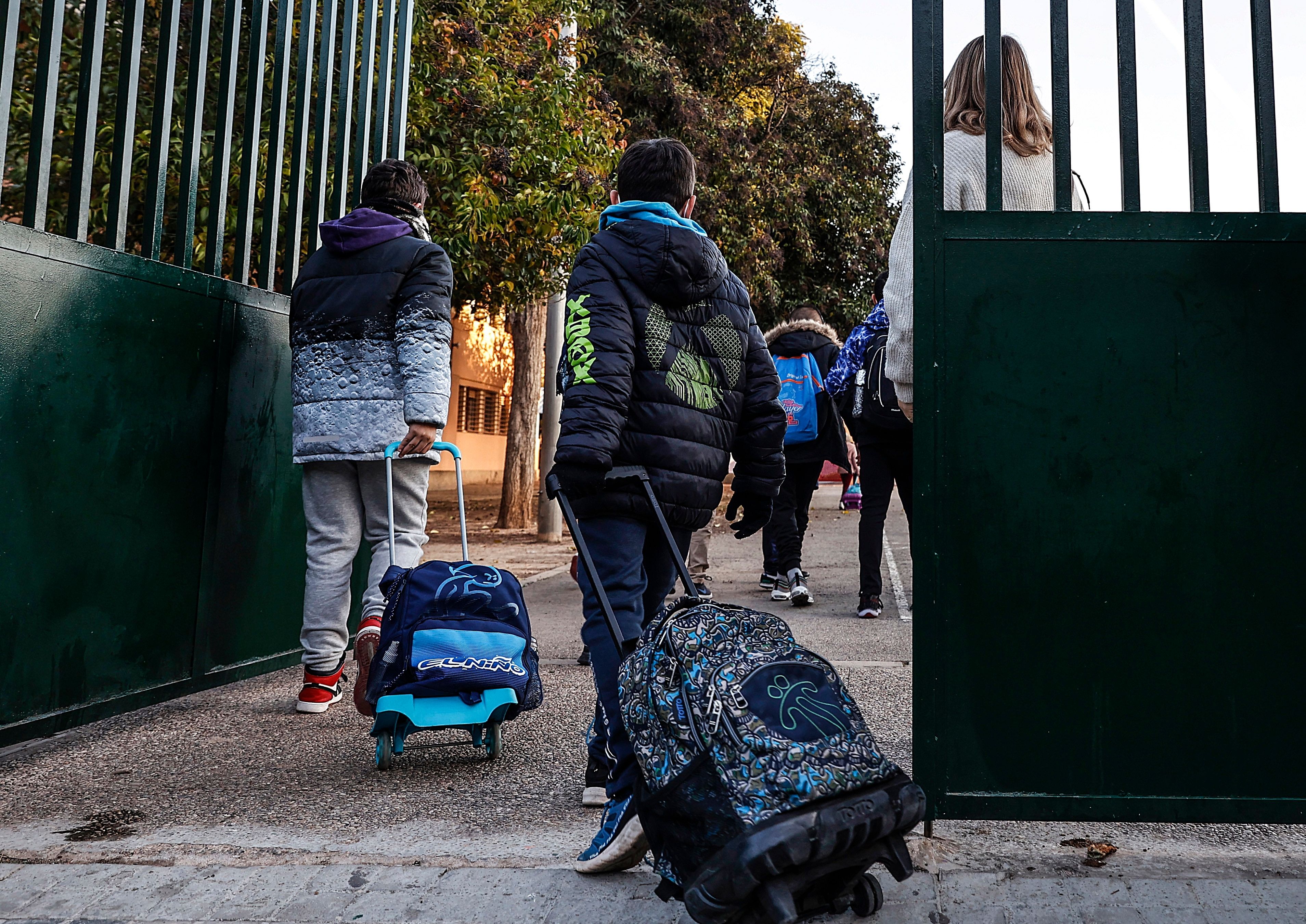 Familias, contra retrasar la vuelta al colegio: "¿Qué haremos con los niños?". Foto: Europa Press