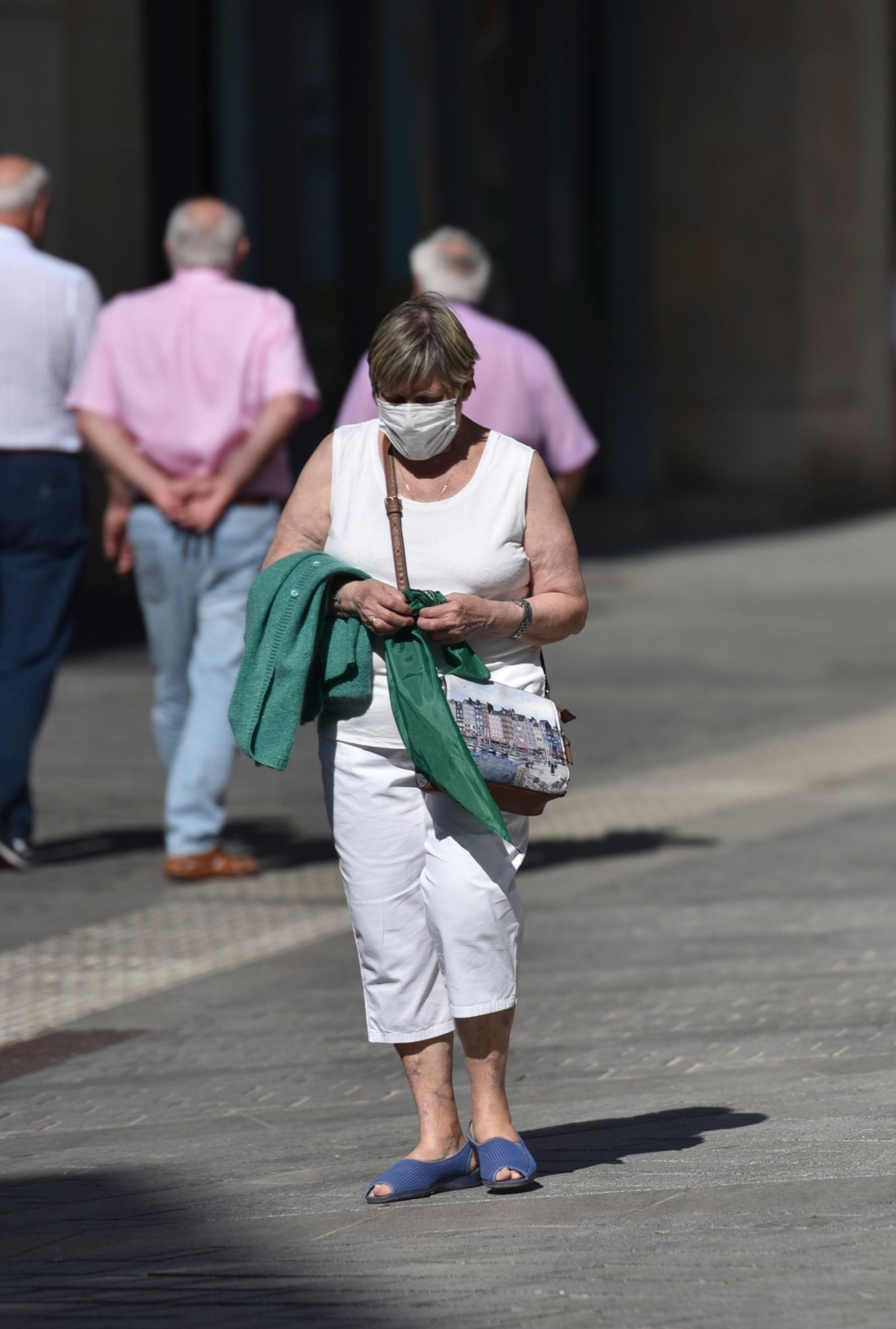 Así sube la pensión en 2022: quien cobre 1.000 euros recibirá unos 25 euros más al mes, 350 al año