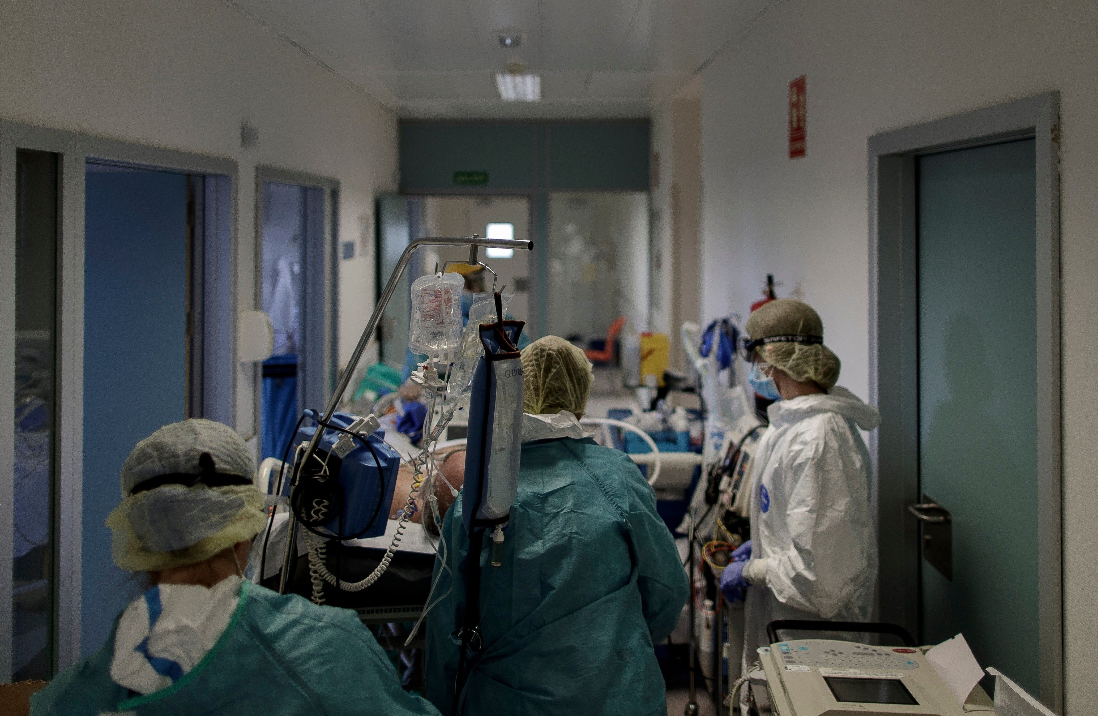 Ómicron ya está en los hospitales: "Estamos rozando una situación crítica que irá a peor"