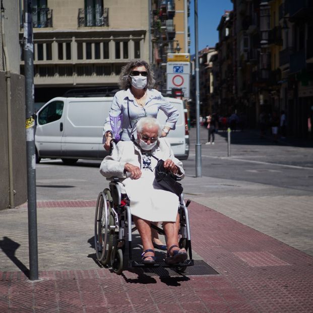 'Gripalización' del Covid: ¿mascarilla para mayores, vacuna para vulnerables y adiós a los test?