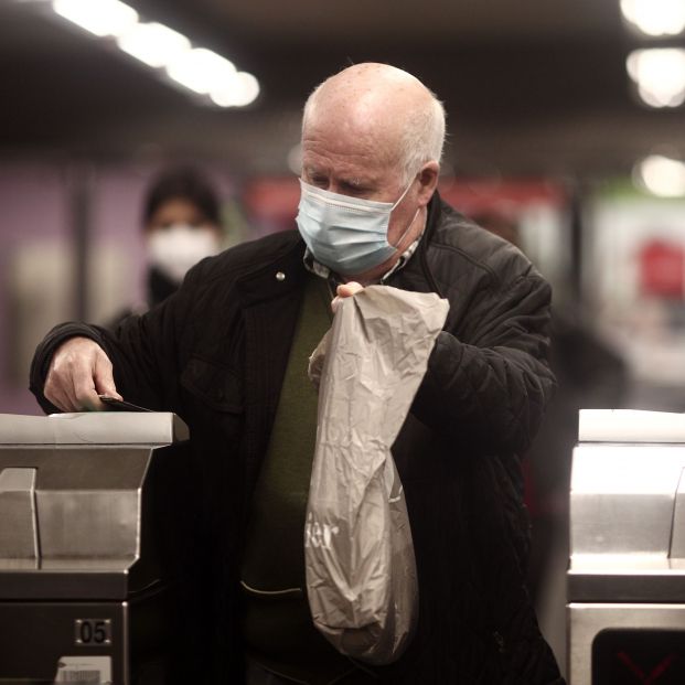 'Gripalización' del Covid: ¿mascarilla para mayores, vacuna para vulnerables y adiós a los test?