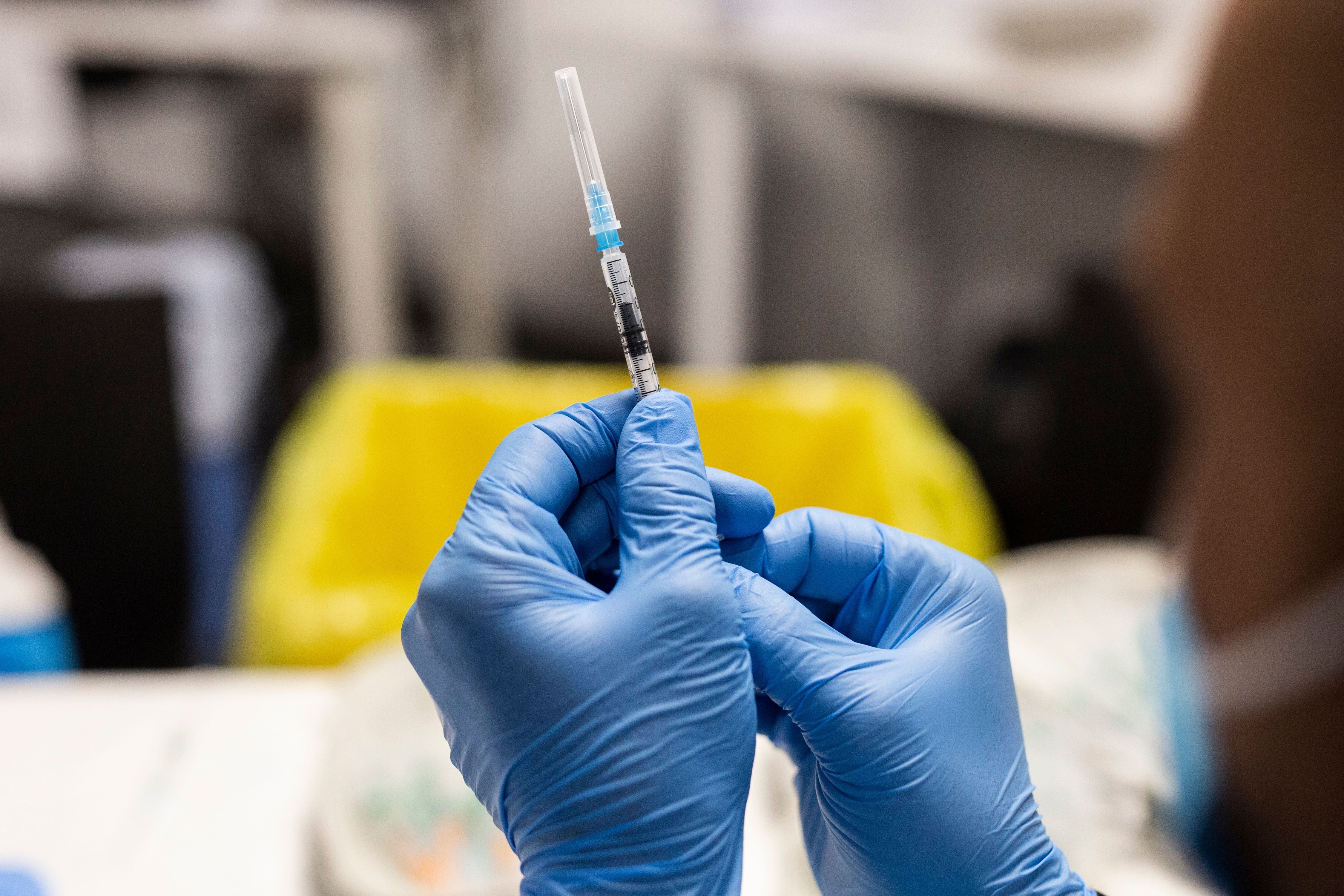 Las vacunas de Pfizer disminuyen su efectividad hasta 32 veces frente a la variante Ómicron. Foto: Europa Press