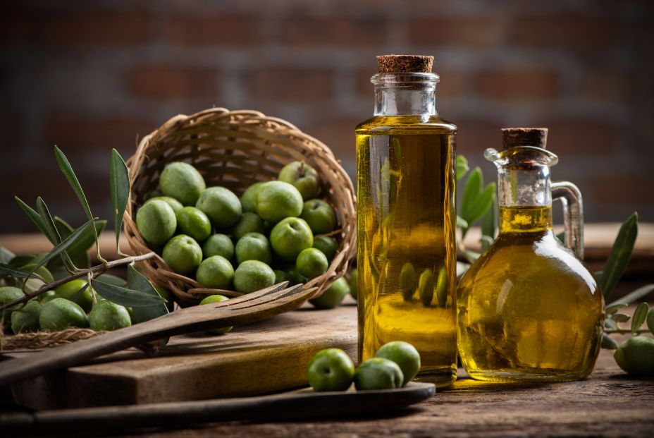 El aceite de oliva reduce el riesgo de enfermedades cardiovasculares, según un estudio. Foto: Bigstock