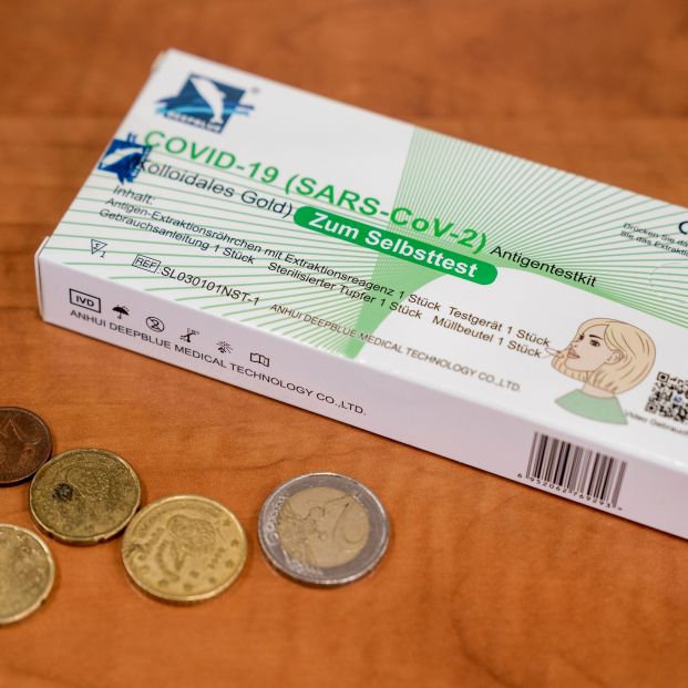 Polémica con el nuevo precio de los test: los usuarios piden bajarlo y las farmacias "lo asumen"