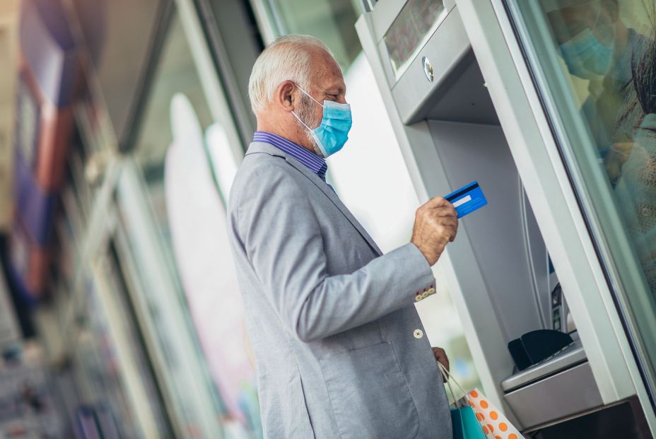 Casos en los que el banco puede cancelar tus cuentas o tarjetas sin previo aviso