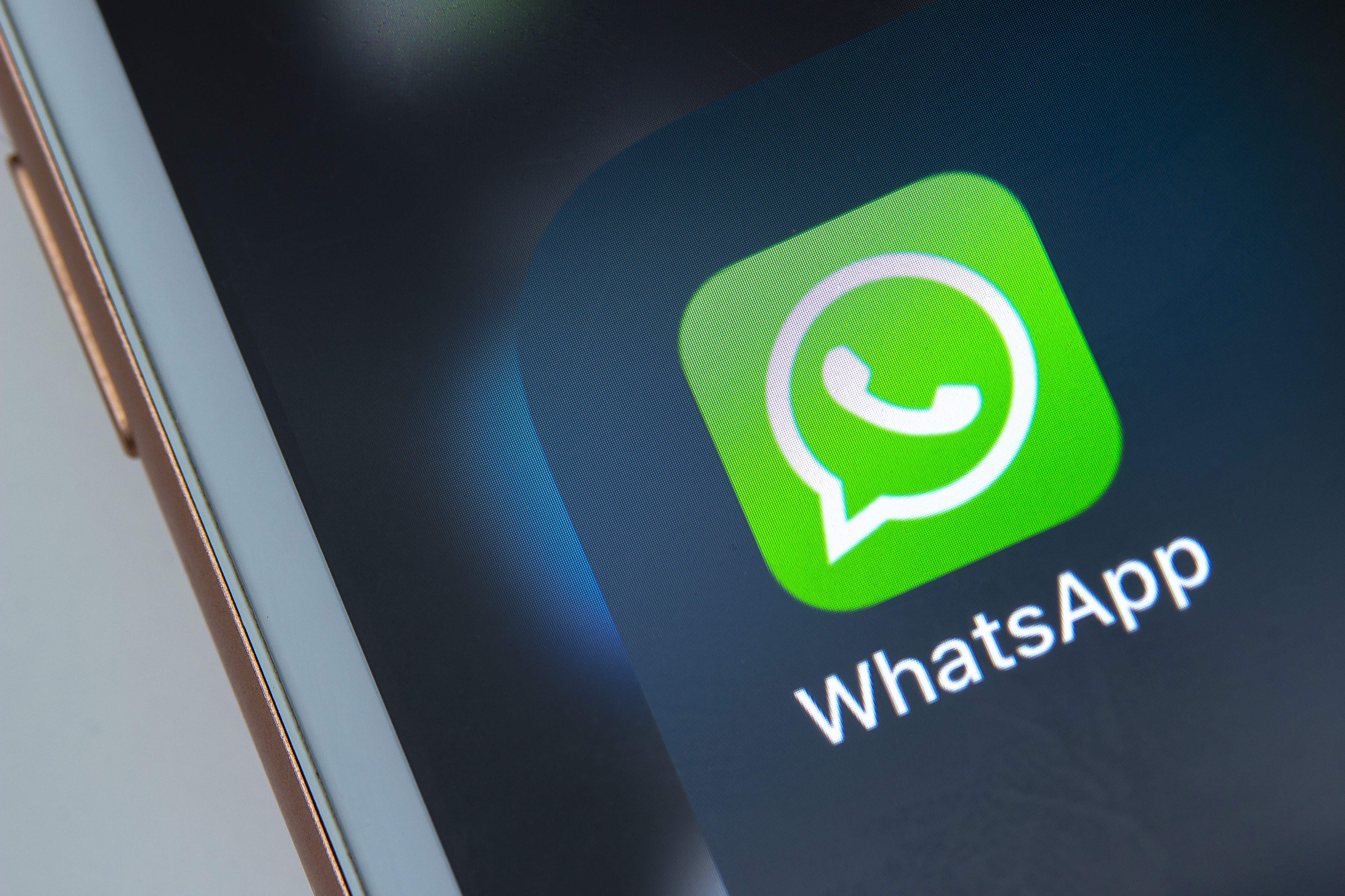 Cuatro cosas que no sabías y que son ilegales en WhatsApp