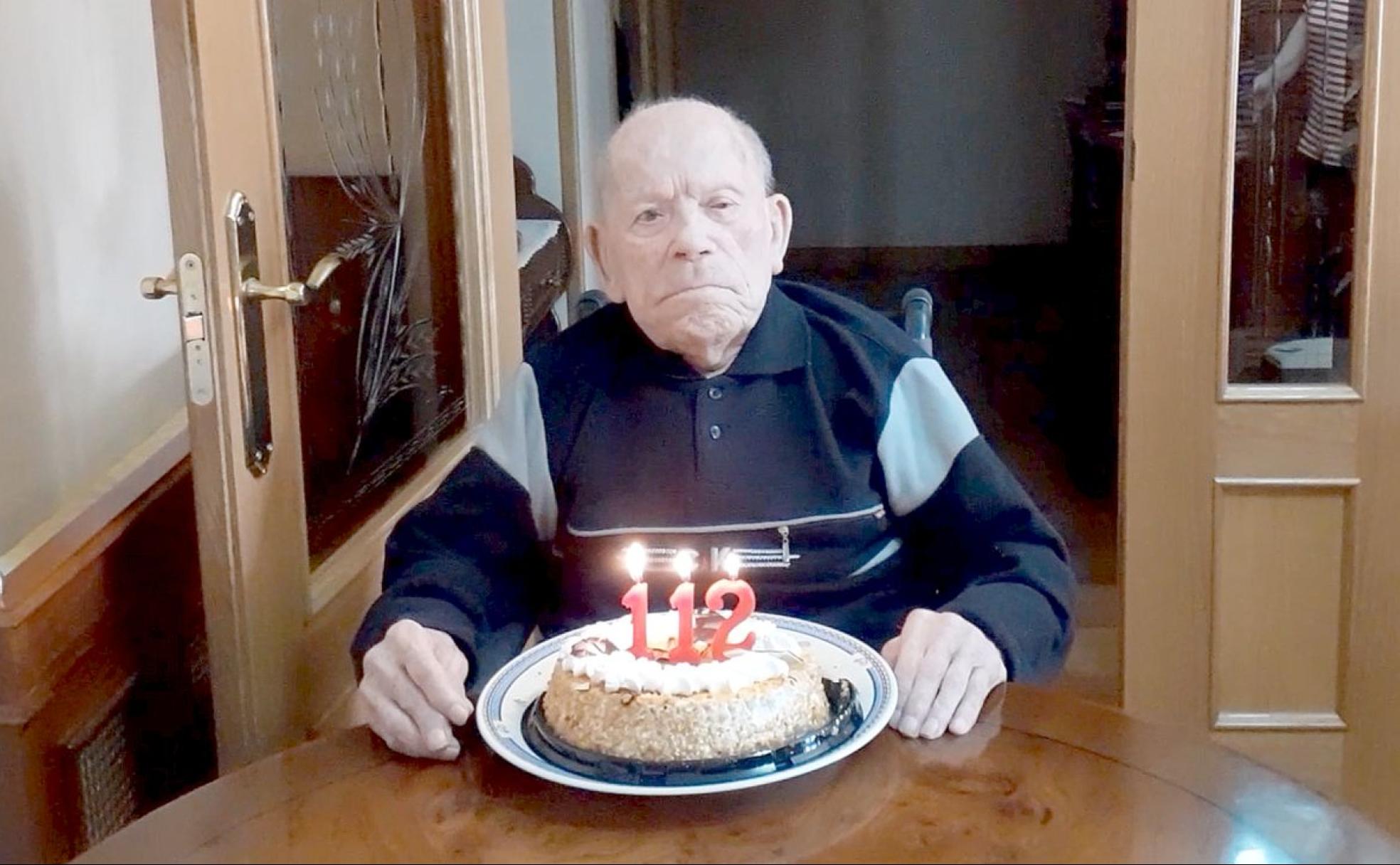 Умер старейший мужчина в мире. Сатурнино де ла Фуэнте Гарсия. Испанец Сатурнино де ла Фуэнте Гарсия. Старейший мужчина в мире скончался в возрасте 112 лет. Самый старый долгожитель в мире.