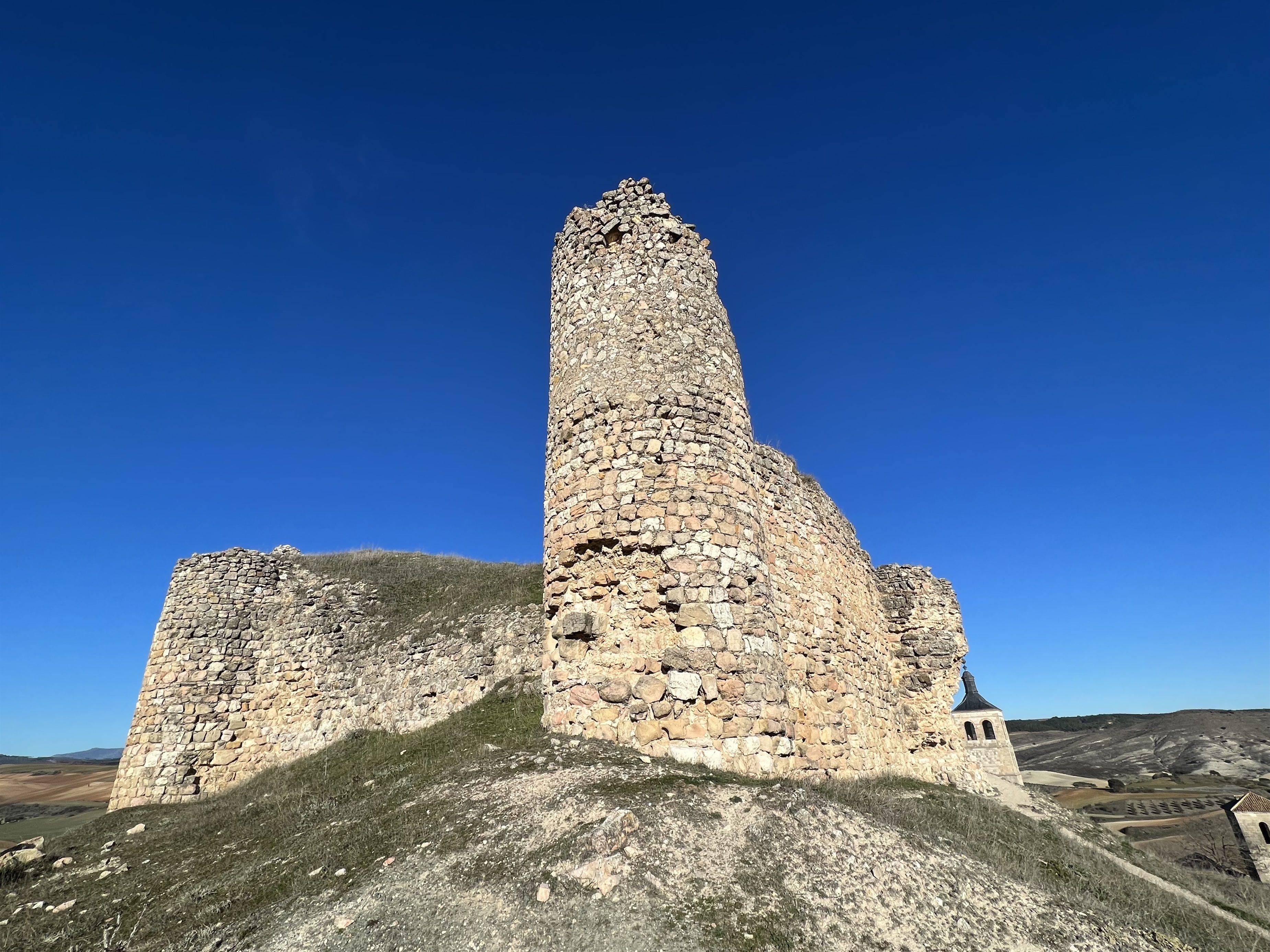 El castillo medieval de Cogolludo (Guadalajara), a la venta por 500.000 euros