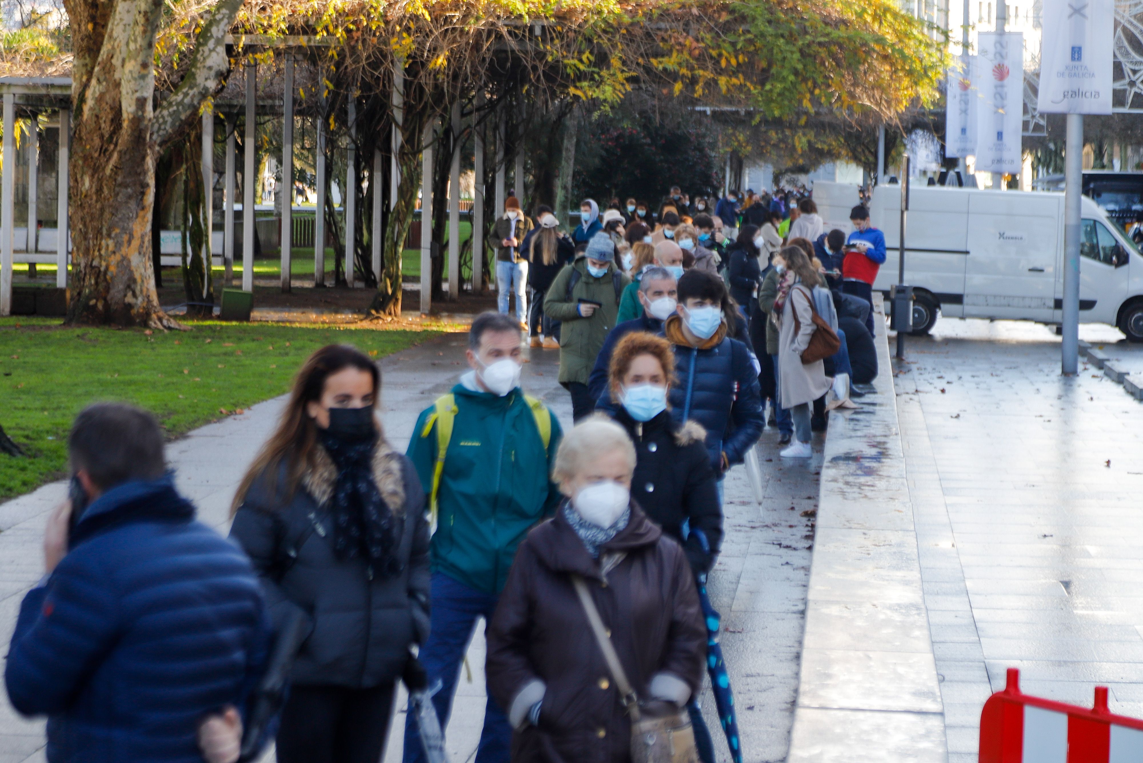 La OMS cree que ómicron puede suponer el fin de la pandemia en Europa