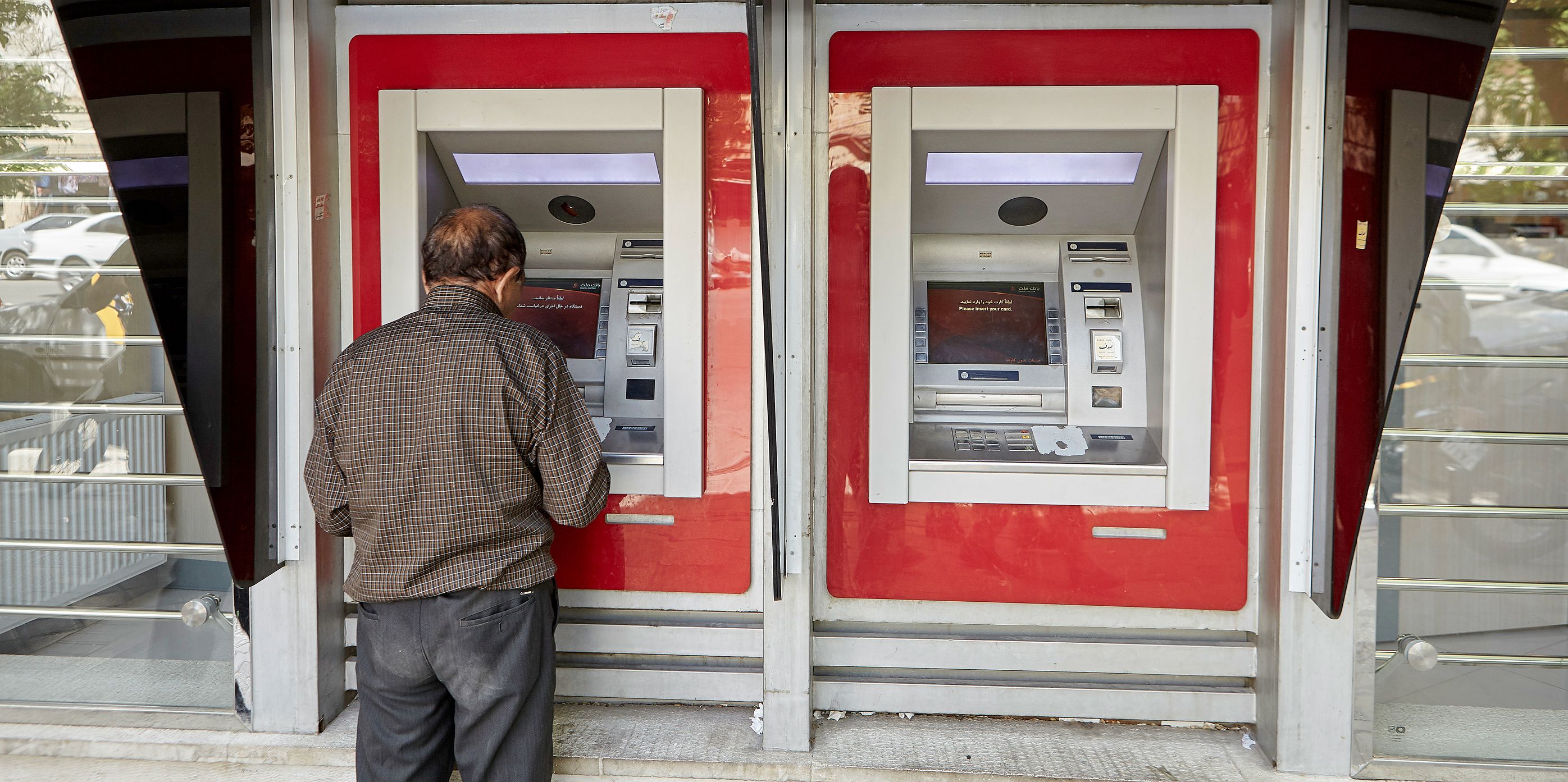 Los lectores de 65YMÁS dicen "basta" contra el "trato inhumano" de los bancos a los mayores