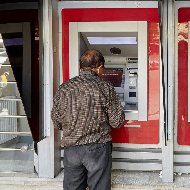 Los lectores de 65YMÁS dicen "basta" contra el "trato inhumano" de los bancos a los mayores