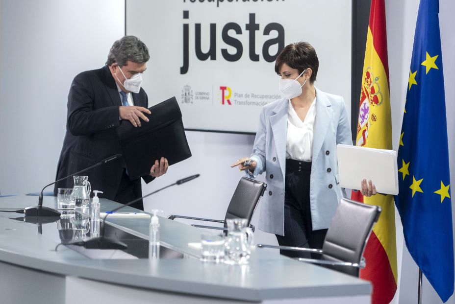 La ministra Portavoz, Isabel Rodríguez, y el ministro de Inclusión, Seguridad Social y Migraciones, José Luis Escrivá