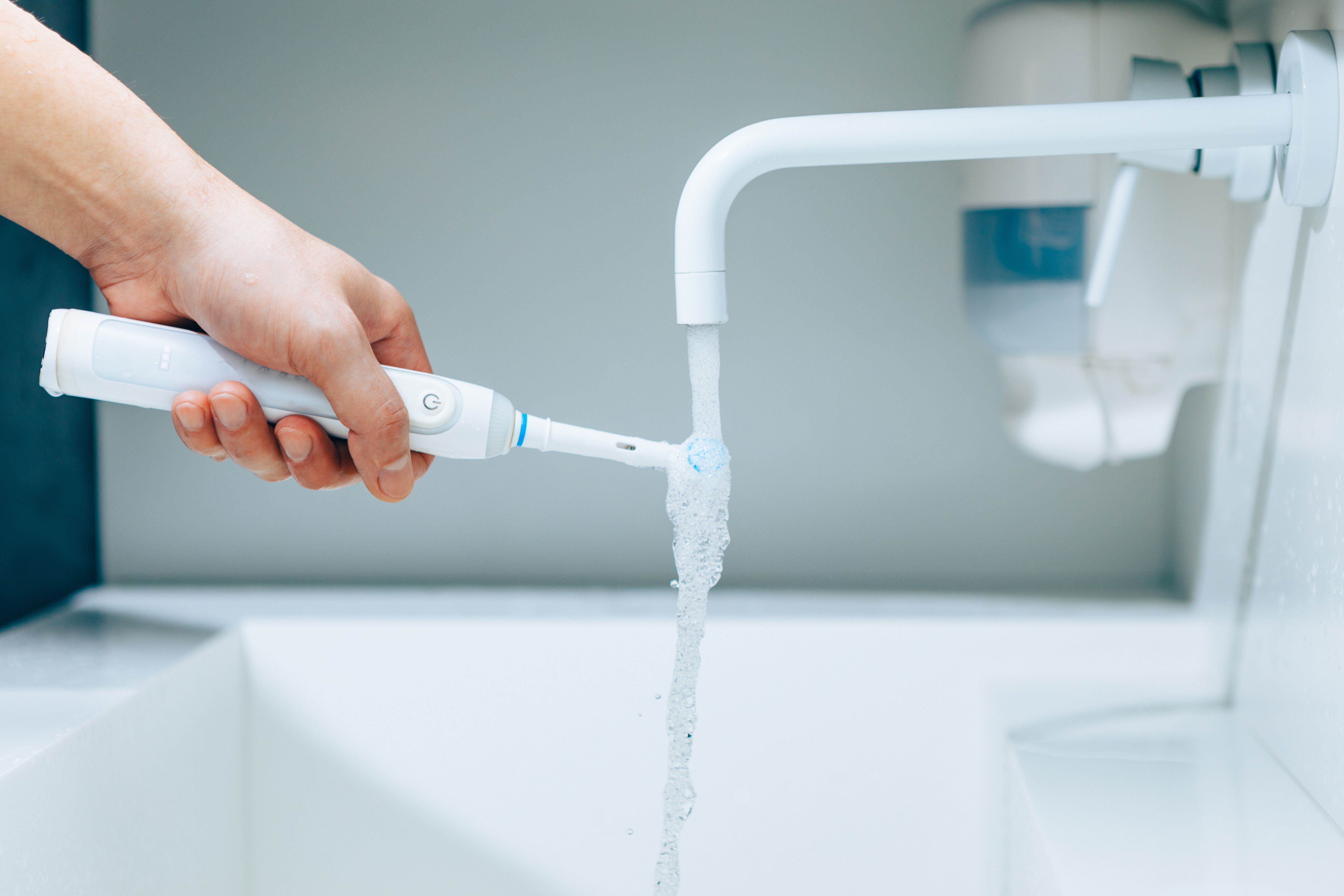 Errores que cometemos usando el cepillo de dientes eléctrico