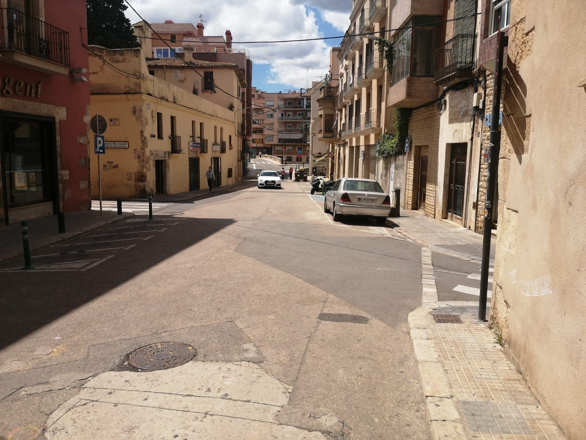 Un pueblo de Tarragona amenaza con subir los impuestos a los bancos que descuiden a los mayores