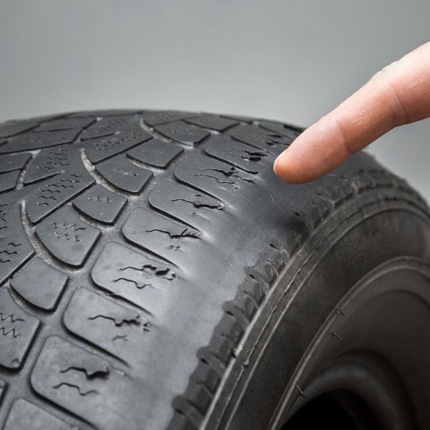 El truco para saber si tienes que cambiar los neumáticos (y la multa por no hacerlo)