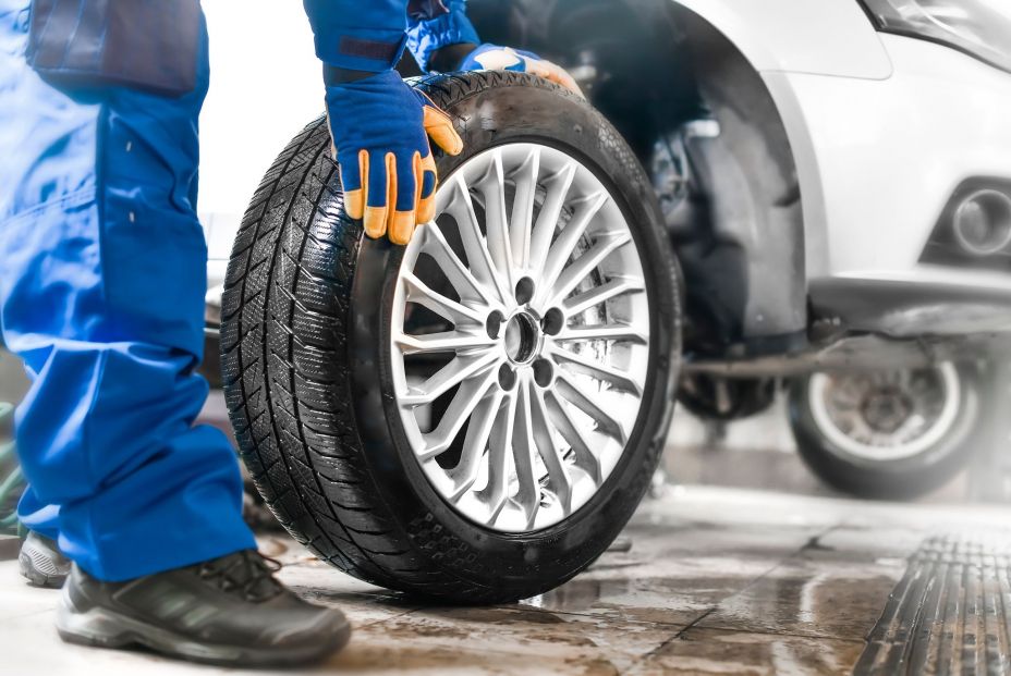 La OCU detecta diferencias de más de 40.000 km en la duración de los neumáticos
