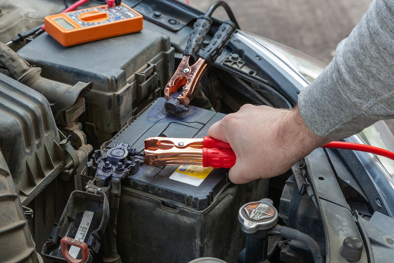 La importancia de revisar la batería del coche antes del invierno para evitar averías