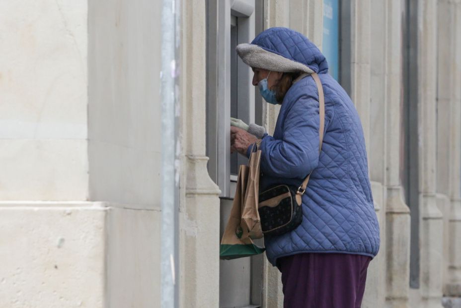 "La exclusión financiera tiene unas graves consecuencias sobre las personas mayores"