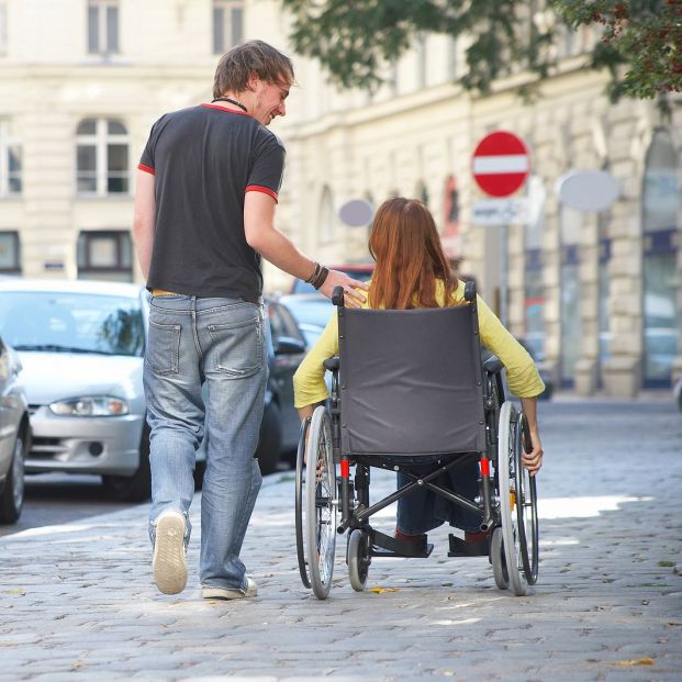 Las ciudades apuestan por mejorar la accesibilidad de sus vecinos (Bigstock)