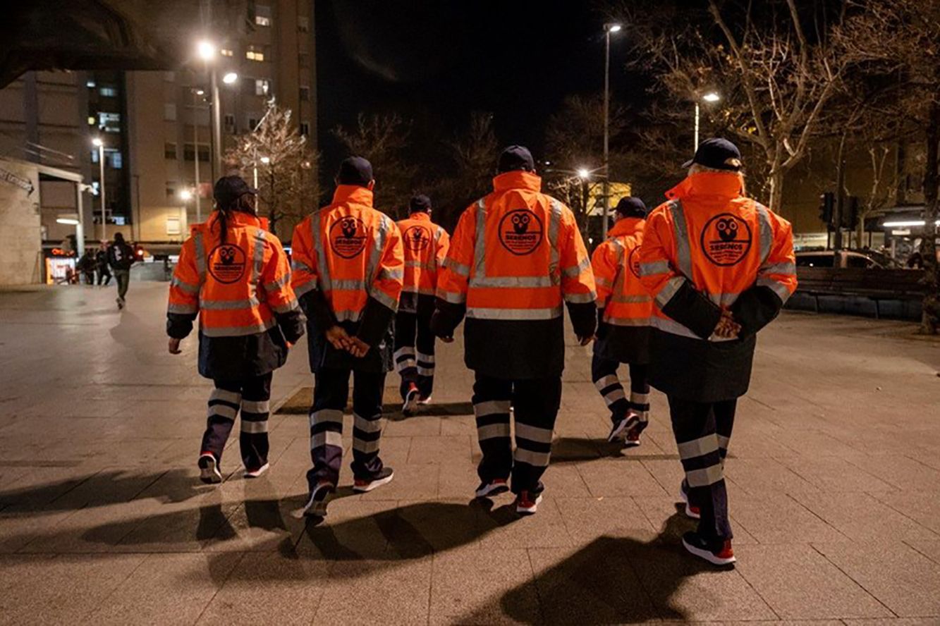 Vuelven los serenos: Cornellà emplea a mayores de 45 años como vigilantes nocturnos Vuelven los serenos: Cornellà emplea a mayores de 45 años como vigilantes nocturnos