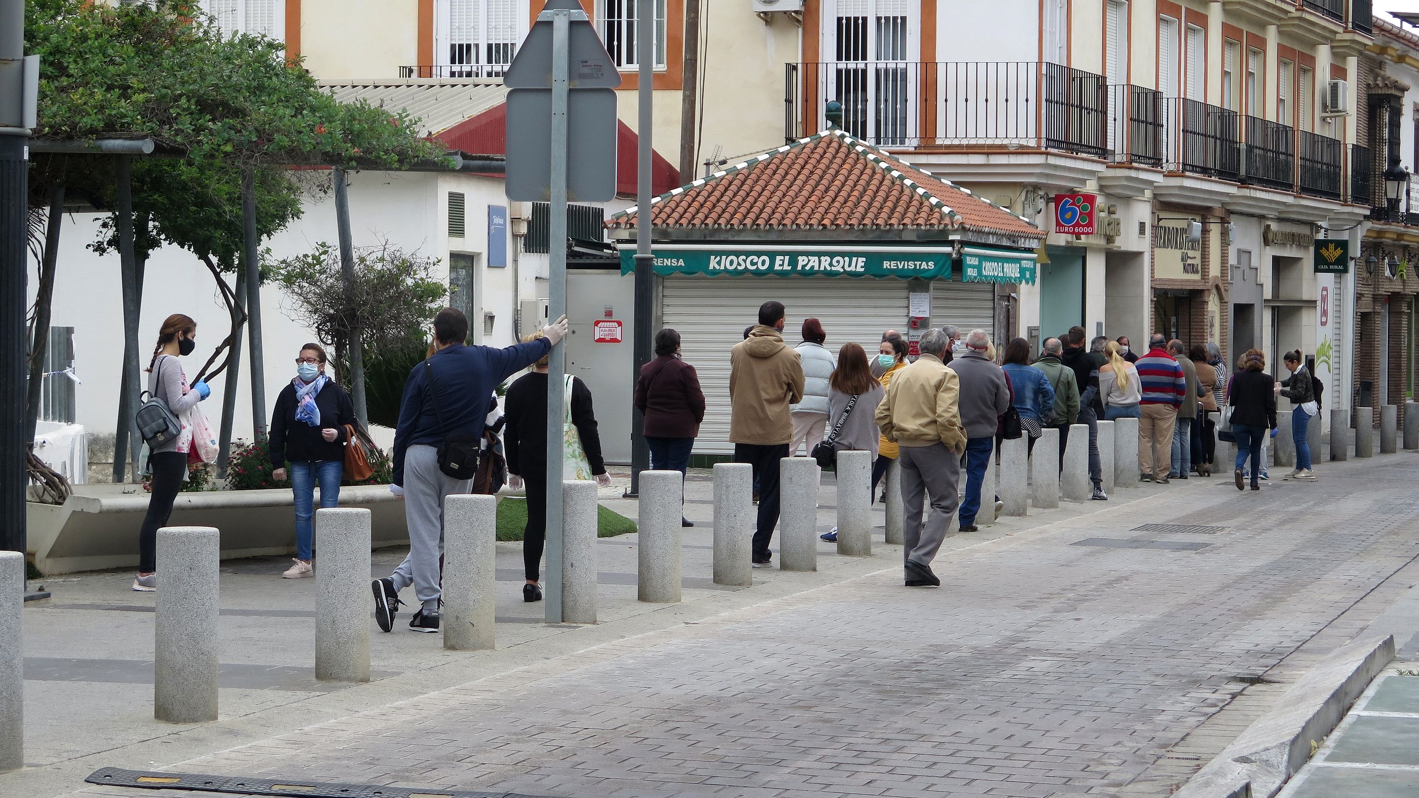 Bancos y mayores: cansados de mendigar nuestro dinero