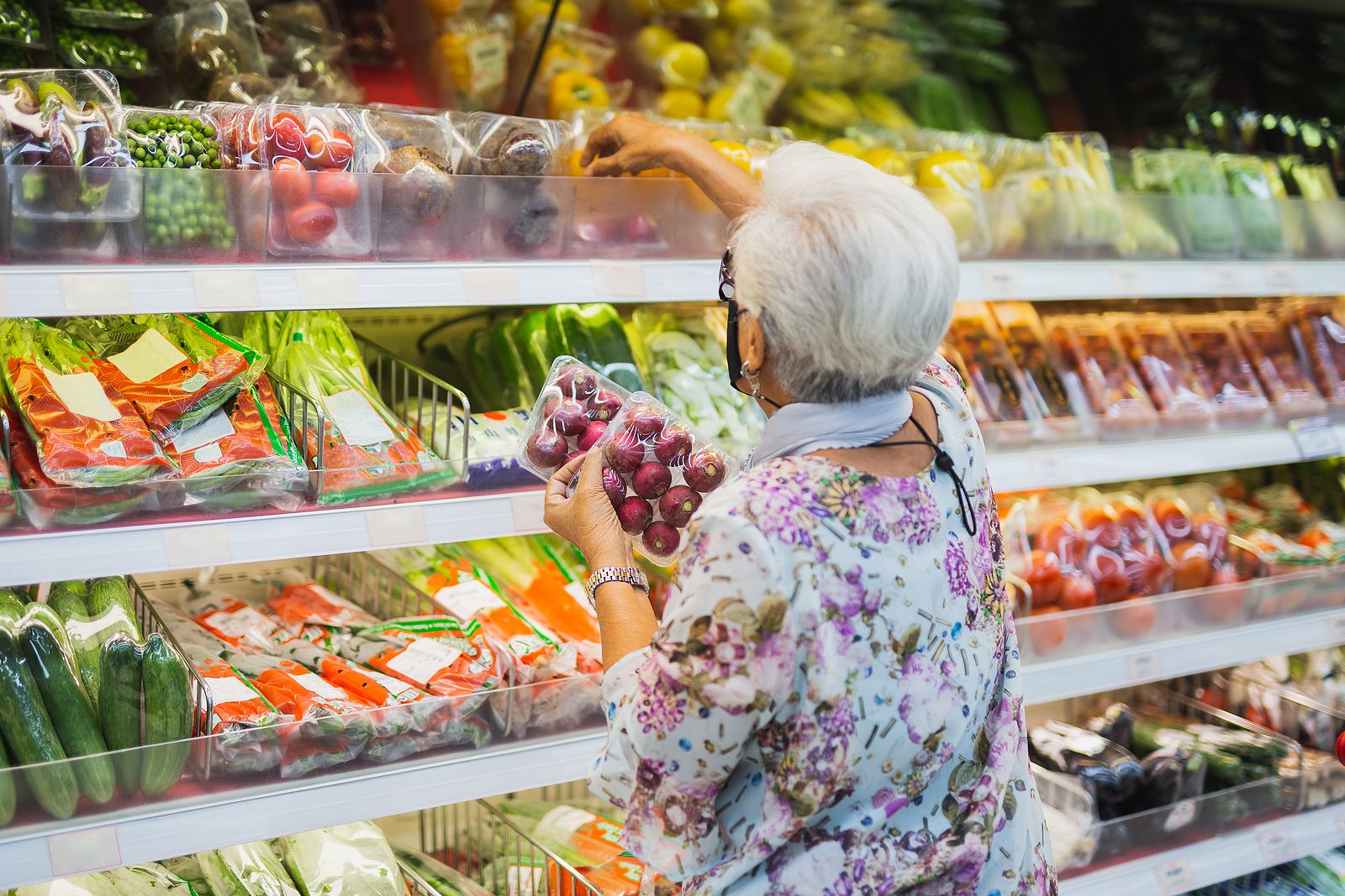 El truco para coger los productos que caducan más tarde en el supermercado