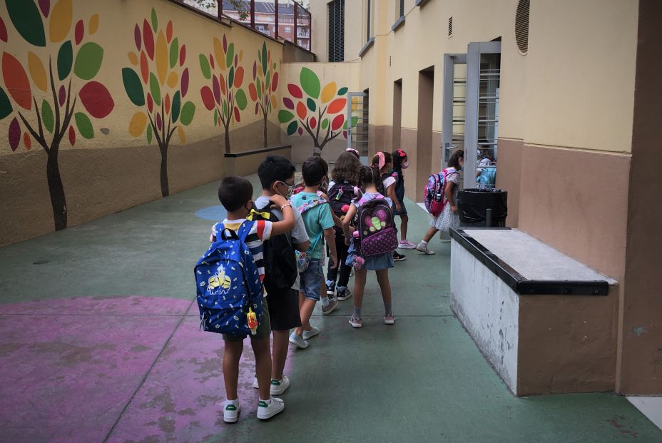 La mascarilla también deja de ser obligatoria en los patios de los colegios desde este jueves