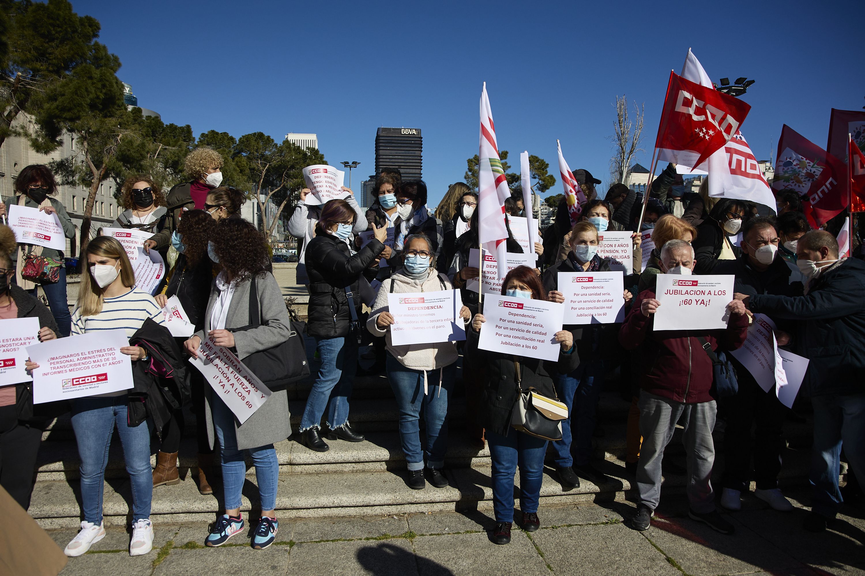 Los sanitarios se manifiestan en Madrid al grito de "¡Jubilación a los 60 ya!"