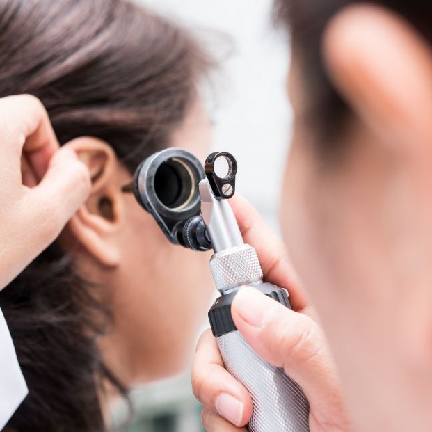 Revisión de oído para descartar una enfermedad