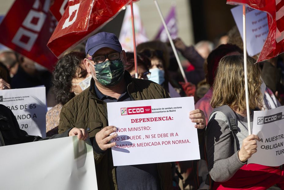 Los sanitarios se manifiestan en Madrid al grito de "¡Jubilación a los 60 ya!"