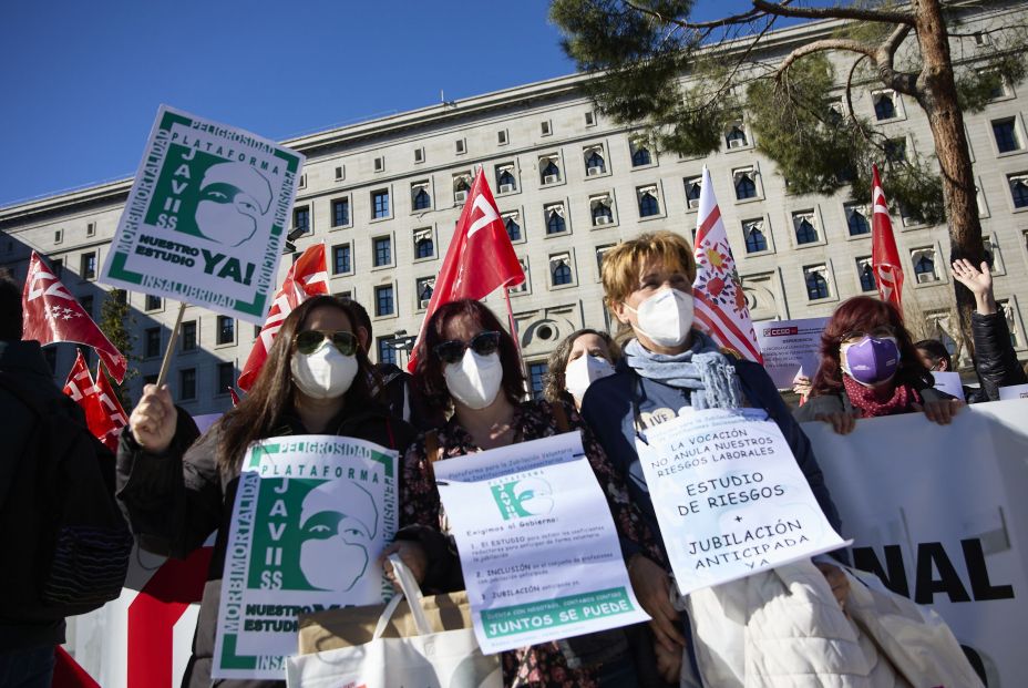 Los sanitarios se manifiestan en Madrid al grito de "¡Jubilación a los 60 ya!"