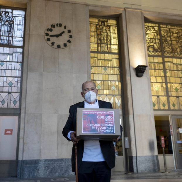 El peso de 600.000 firmas