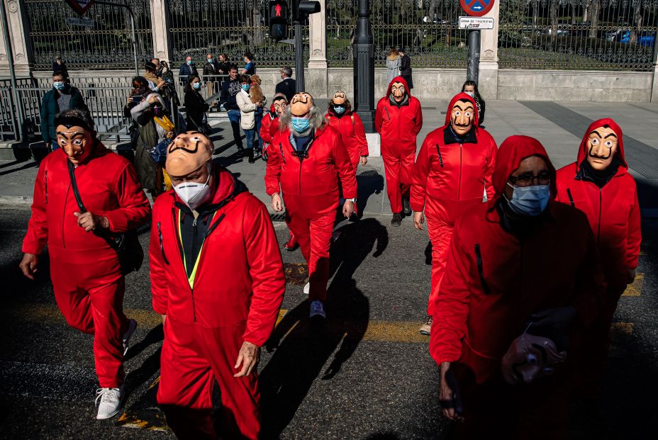 Pensionistas se manifiestan en Madrid disfrazados de 'La casa de papel'