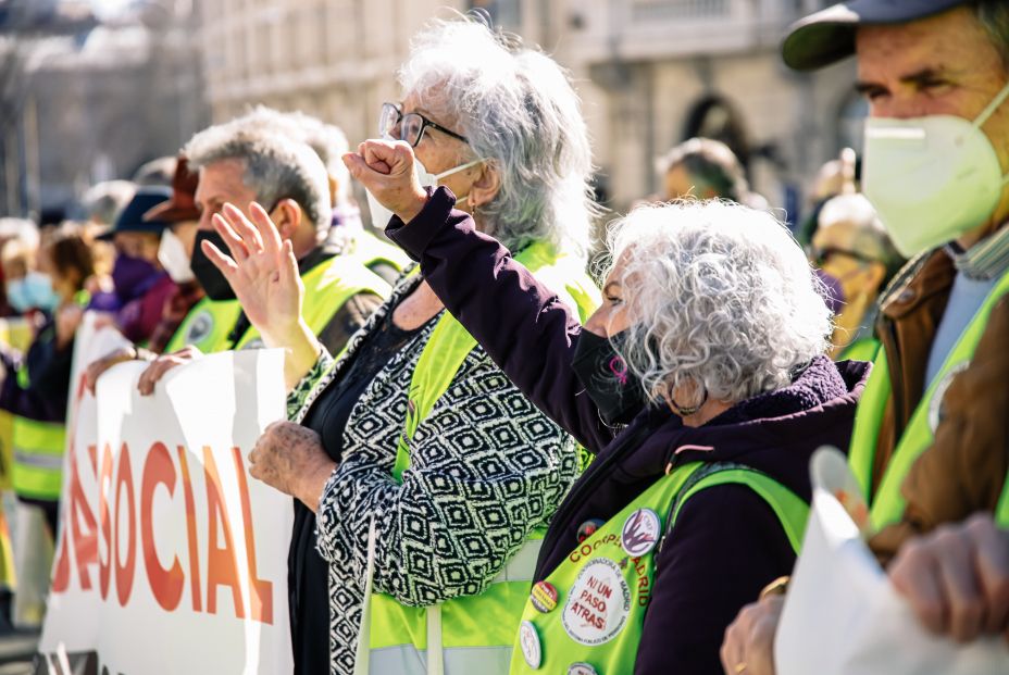 Pensionistas se manifiestan en Madrid disfrazados de 'La casa de papel'