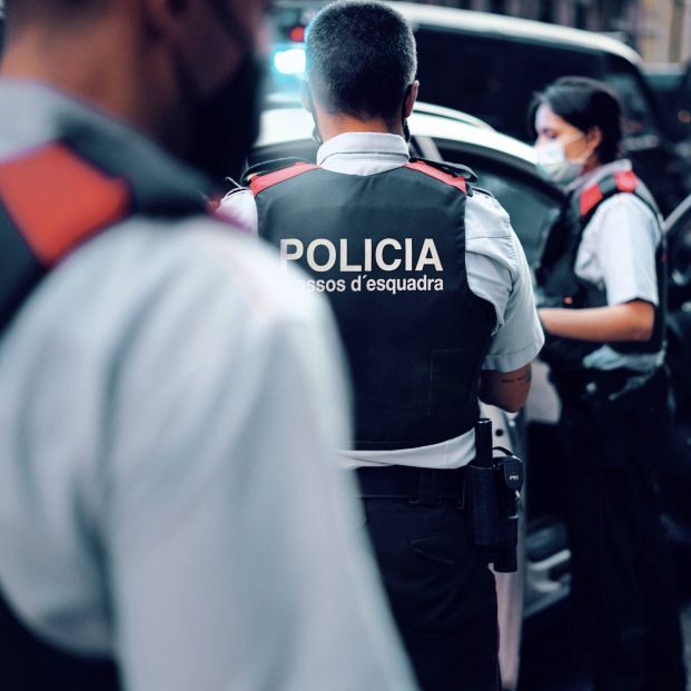Detenido en Barcelona por robar joyas y dinero a mujeres mayores para las que trabajaba