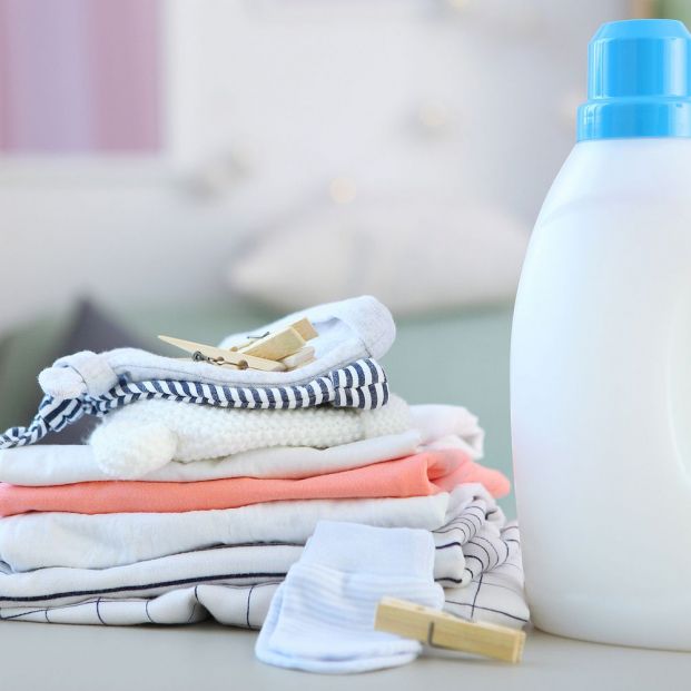 Cómo gastar menos agua, jabón y suavizante al lavar la ropa