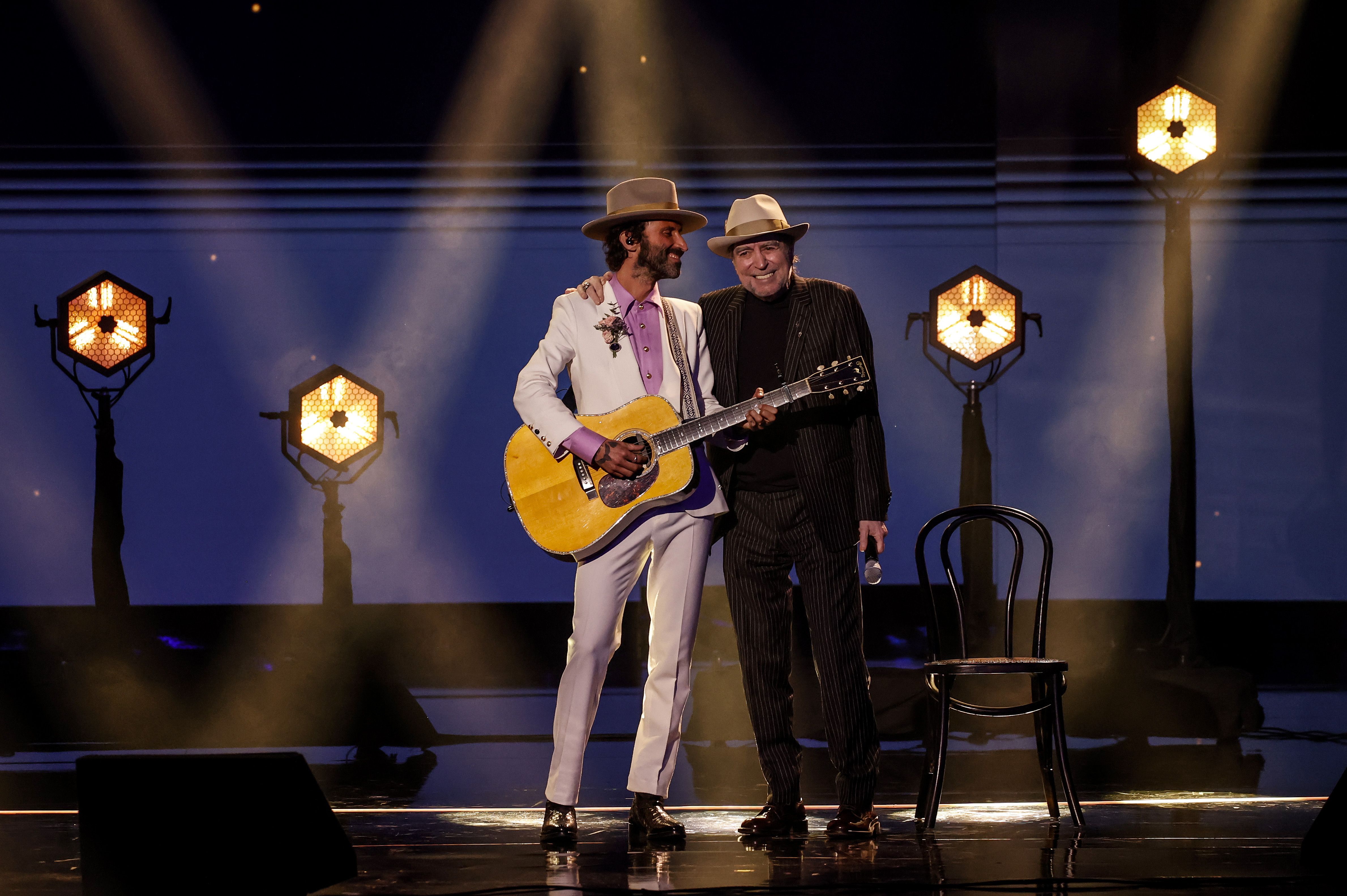 Sabina y Leiva interpretan 'Tan joven y tan viejo' en la gala de los Goya