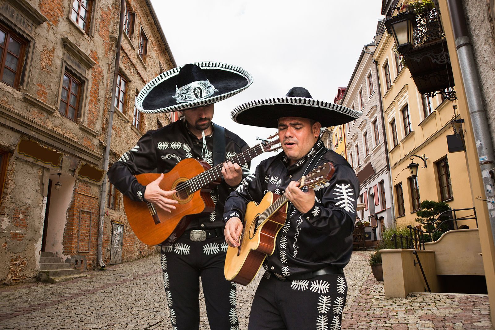 Mariachis interpretando las mejores rancheras