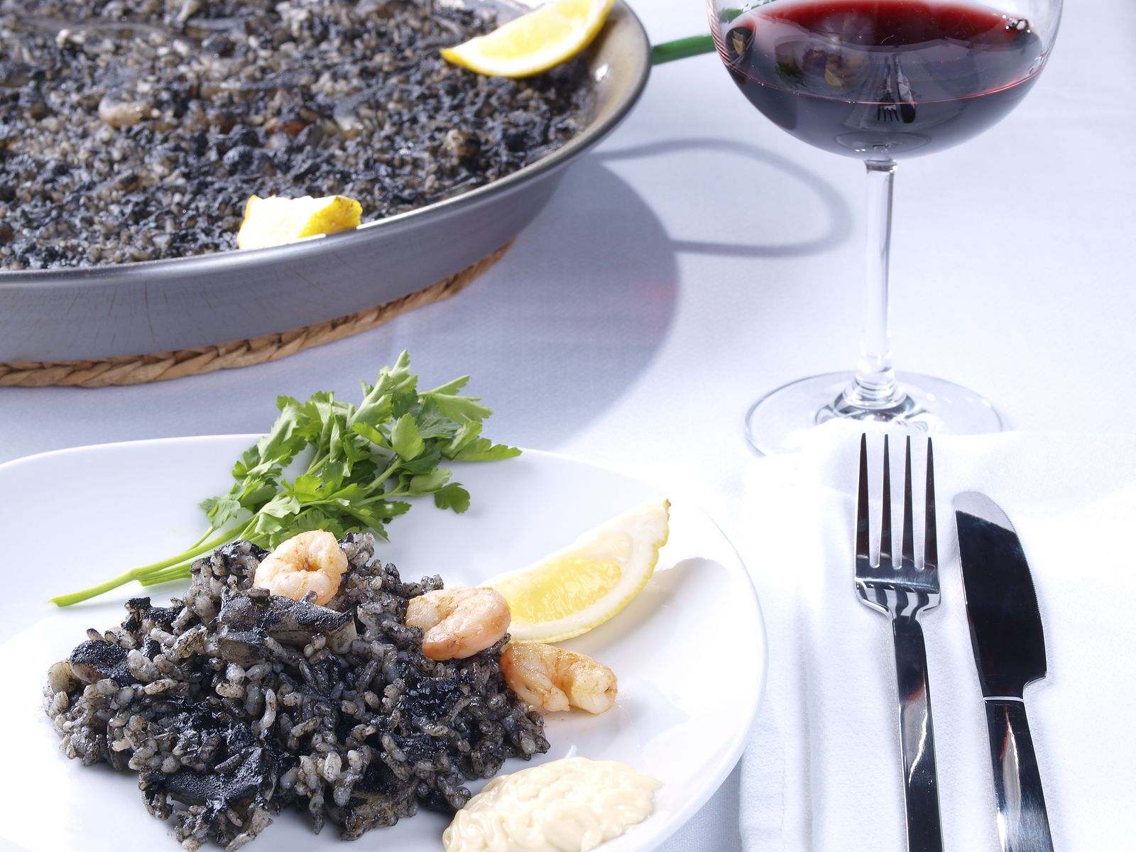 Arroces en paella. Arroz negro