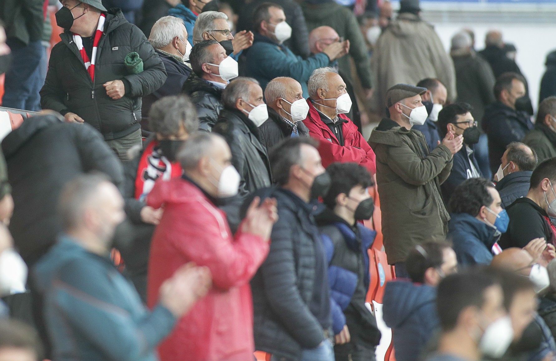 Vuelta a la 'normalidad' en los estadios: aforos al 100%, pero con mascarilla