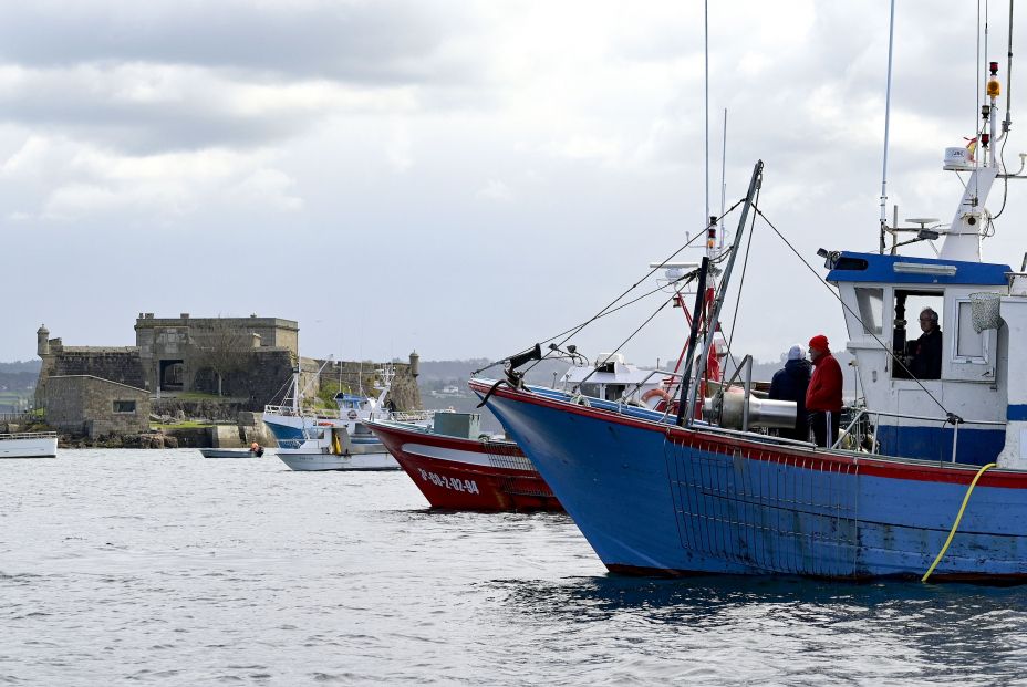 EuropaPress 3622239 varios barcos flota artesanal convocatoria paro parte federacion galega