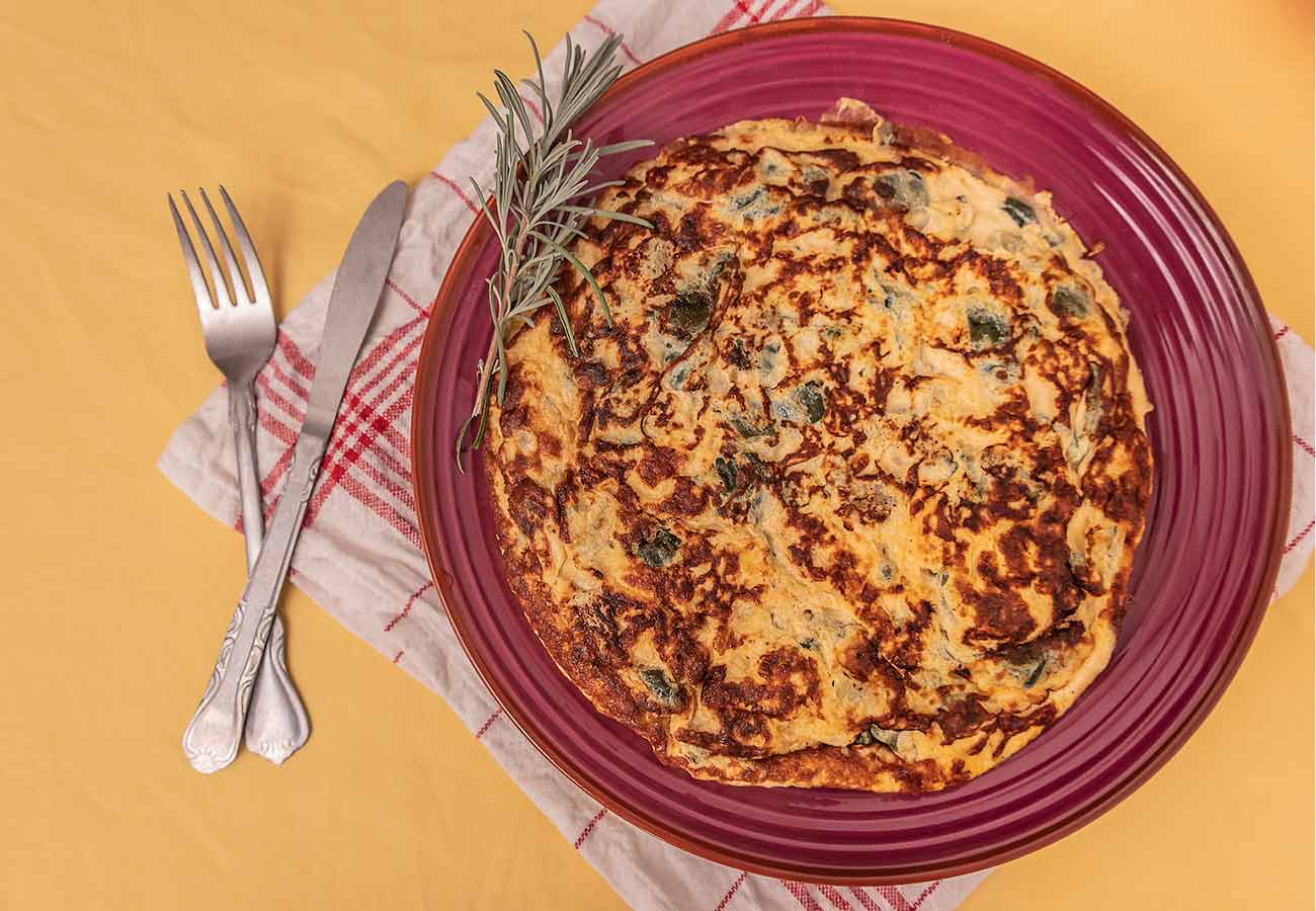 Cómo hacer una tortilla de habas frescas de 10. Foto: Bigstock