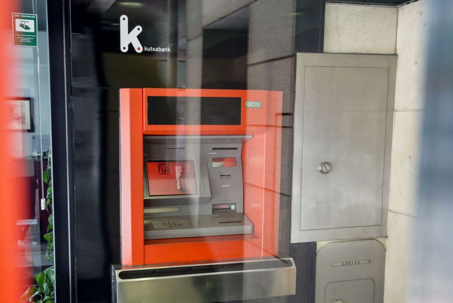 EuropaPress 2847718 cajero banco kutxabank mismo dia six group abre puerta miembros