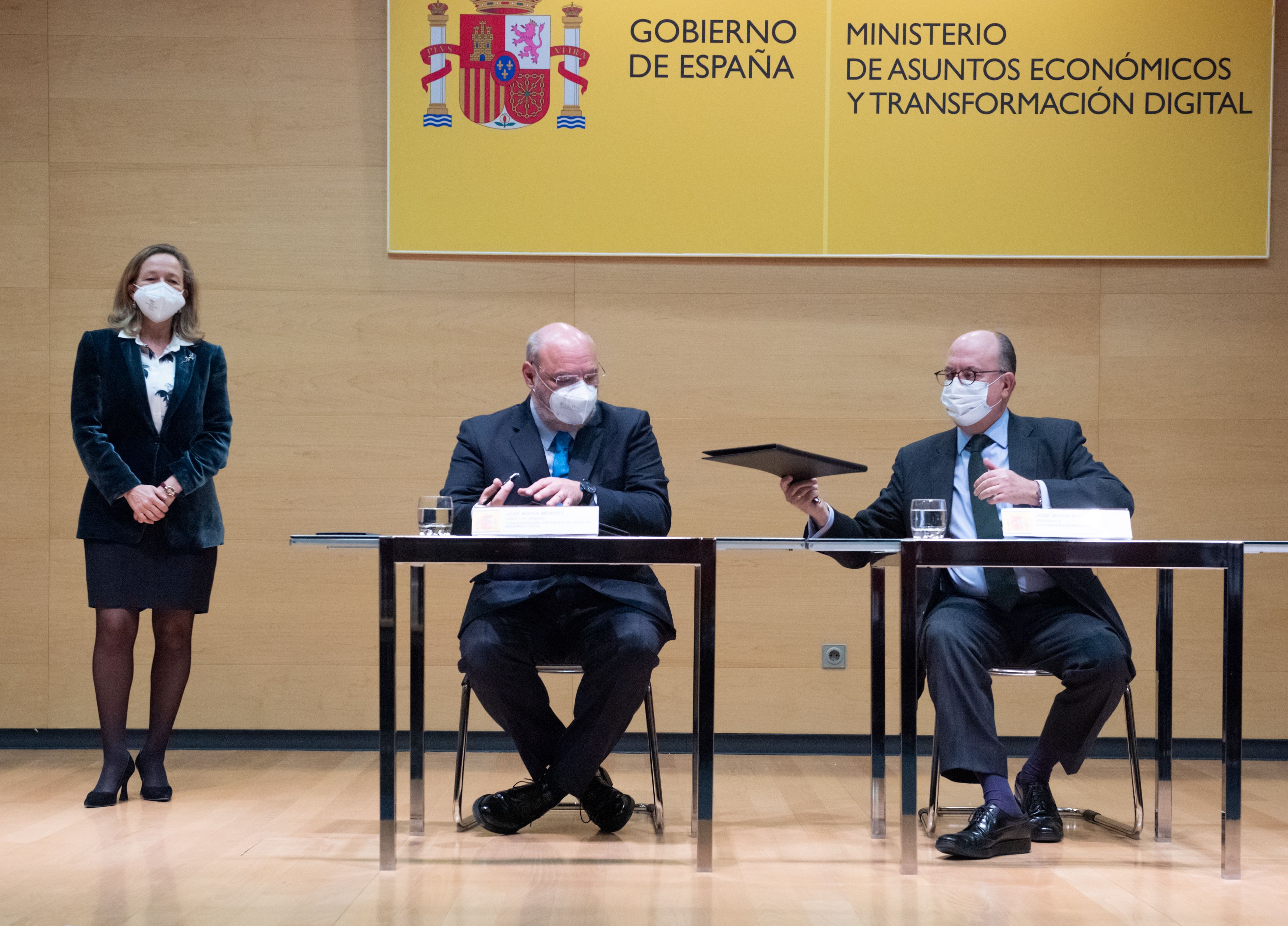 Los mayores celebran el plan de la banca para mejorar la atención, pero advierten: “Esperábamos más”