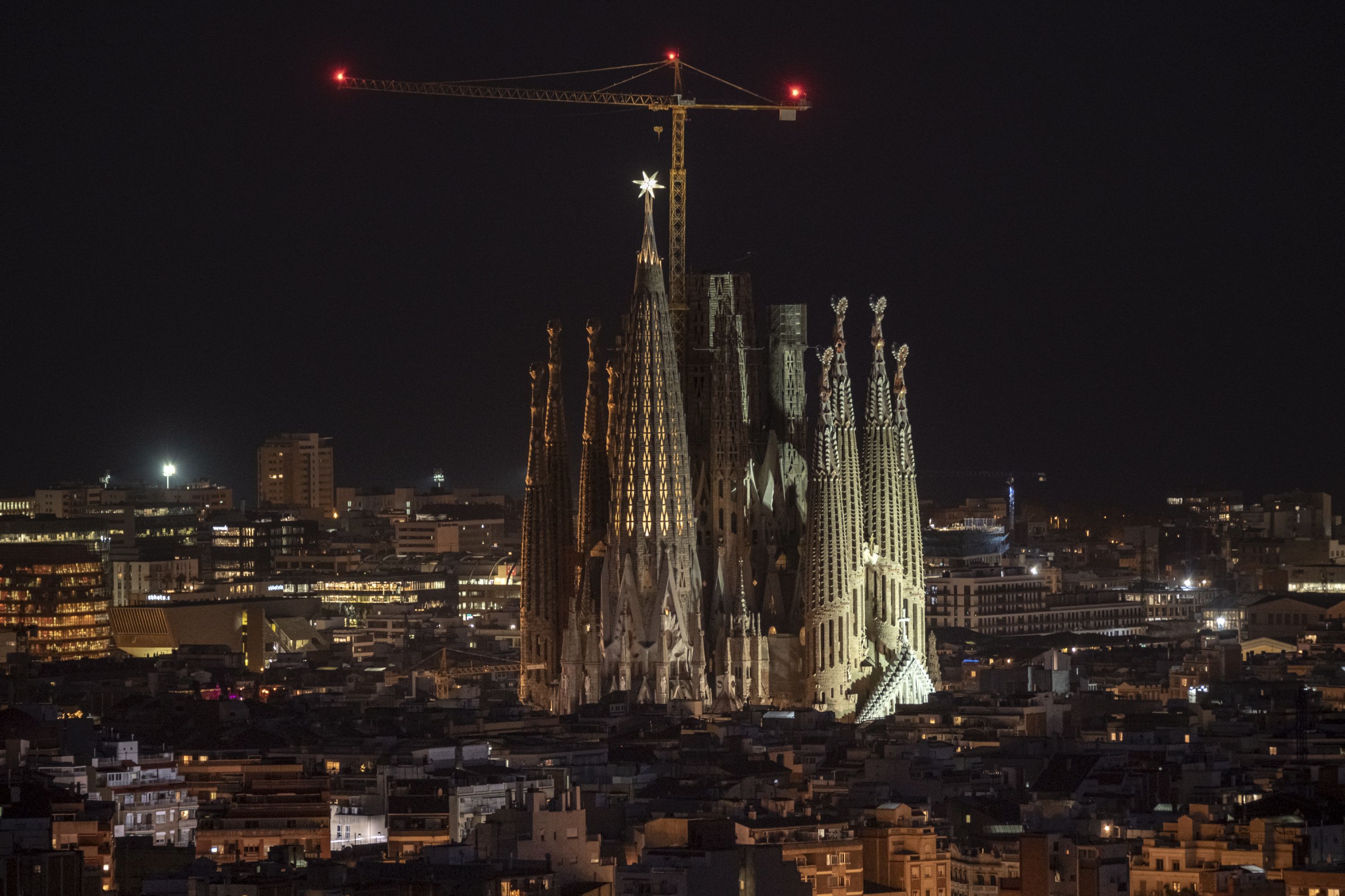 La estrella de la Sagrada Familia iluminará el cielo de Barcelona cada atardecer